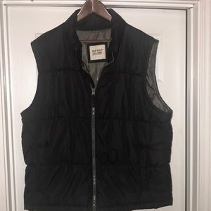 Men’s Old Navy XL black puffer vest